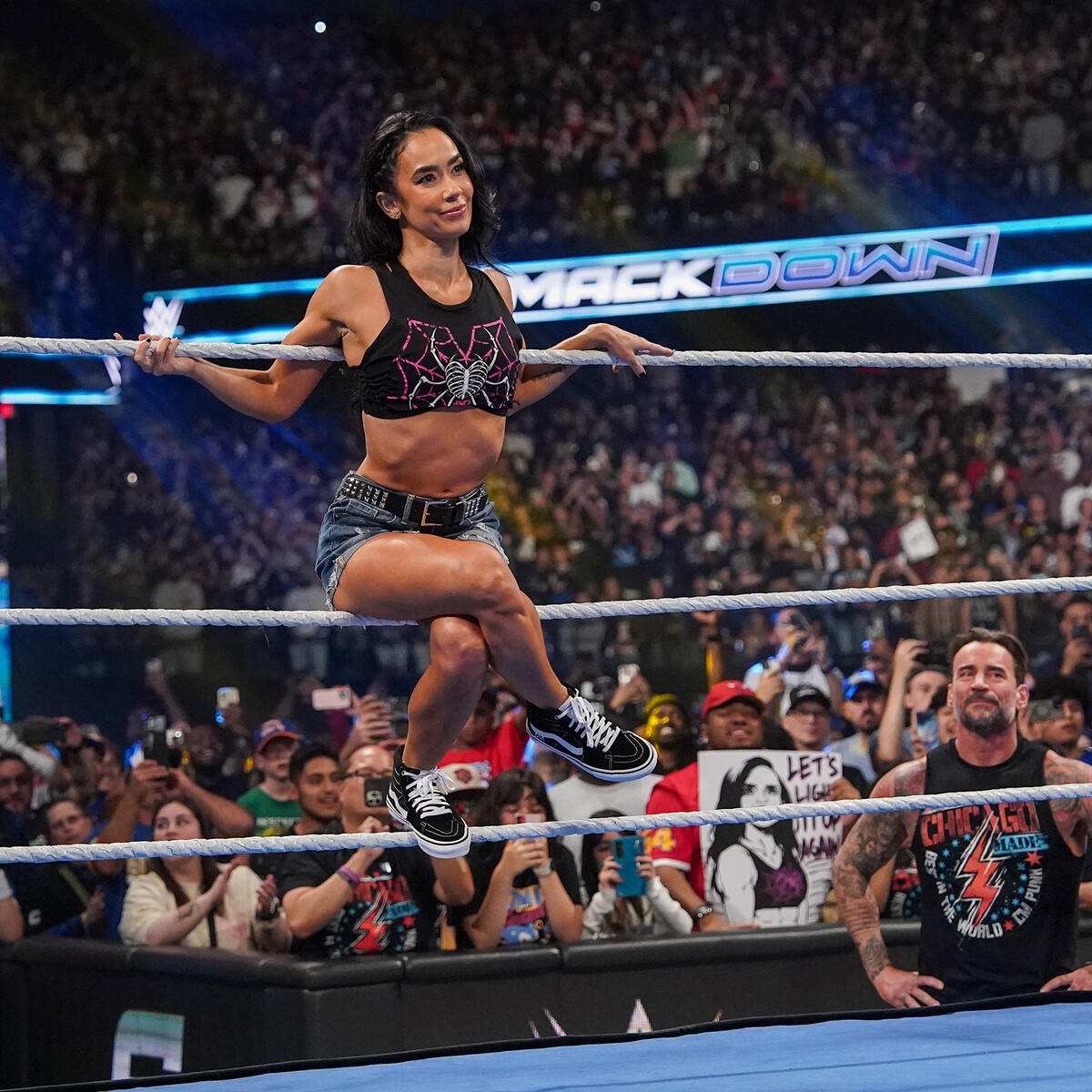 Polera AJ Lee Love Bites Back luchadora WWE