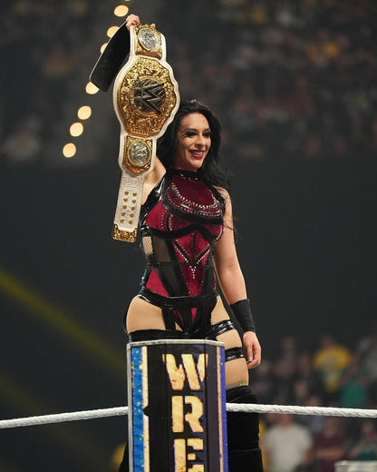Polera Stephanie Vaquer WWE 2026 logo NUEVA