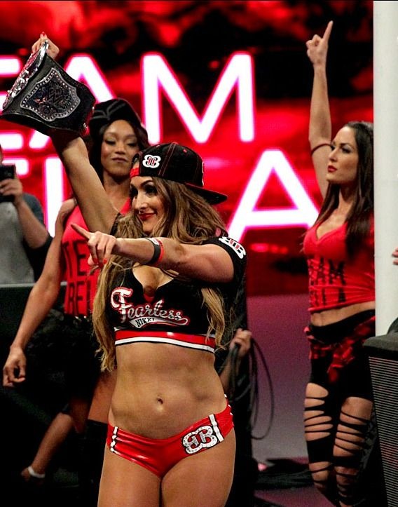 Polera negra WWE Nikki Bella "Fearless"